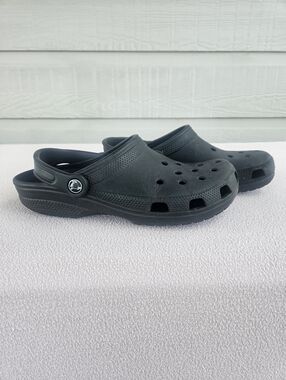 Crocs Classic Unisex Adult Slip-On Black Clogs Men SZ 7 Women SZ 9 Lightweight